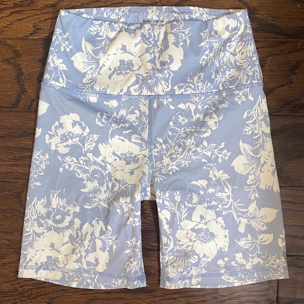 Floral Patterned Bike Shorts in Blue and Cream
